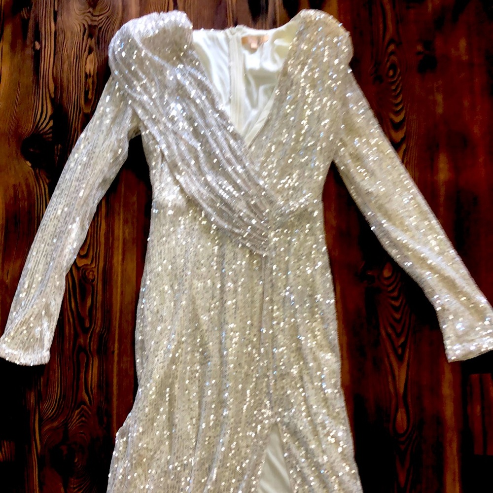 Sparkly Cream/Silver long dress with high slit on left side and shoulder pads